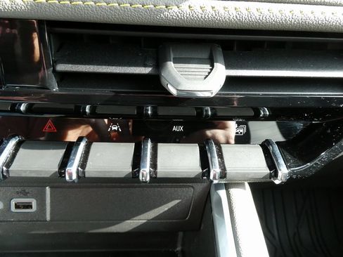 Certified 2024 Chevrolet Colorado ZR2 w/ ZR2 Convenience Package III image 29