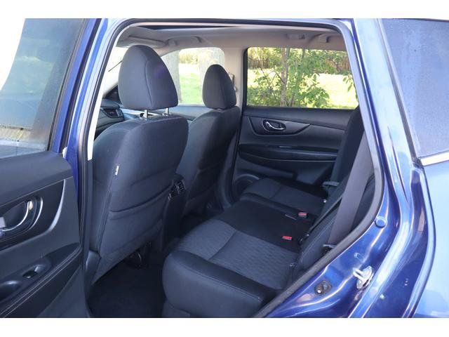 Used 2017 Nissan Rogue SV w/ Sun & Sound Touring Package AWD/4WD image 6