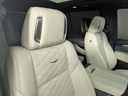 Used 2025 Cadillac Escalade Sport Platinum w/ LPO, Floor Liner Package AWD/4WD image 22
