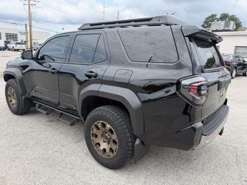 Used 2025 Toyota 4Runner Trailhunter AWD/4WD image 5