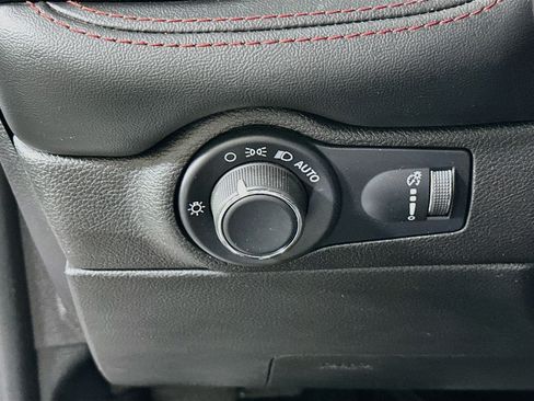 Used 2025 Dodge Durango GT RWD image 16