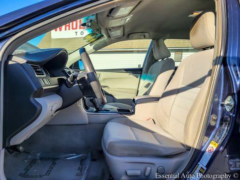 Used 2016 Toyota Camry LE FWD image 7