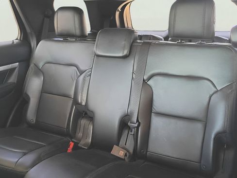 Used 2016 Ford Explorer XLT w/ Equipment Group 202A FWD image 27