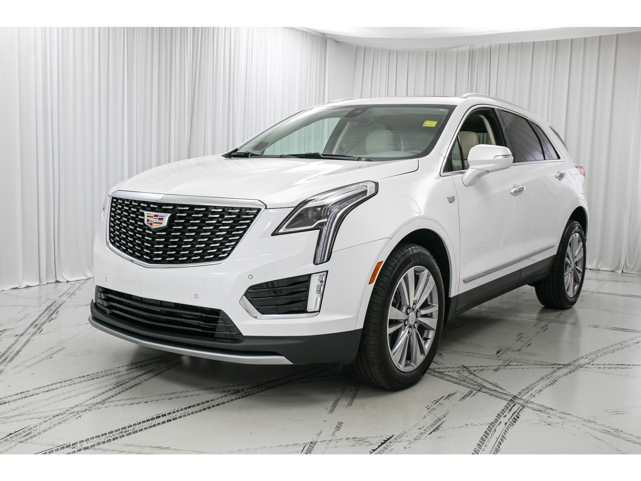 Used 2024 Cadillac XT5 Premium Luxury AWD/4WD image 4