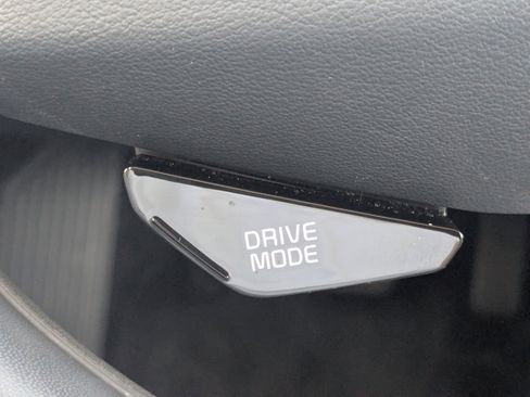 Used 2024 Kia Niro LX image 32