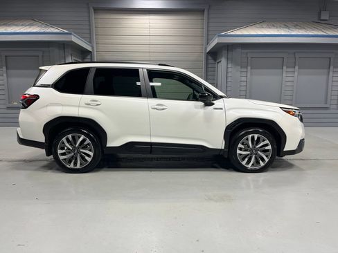 Certified 2025 Subaru Forester Touring AWD/4WD image 10