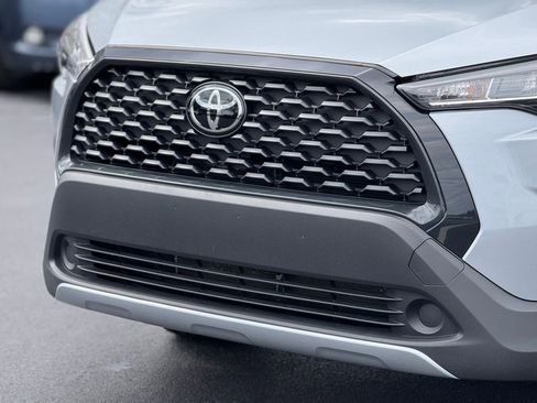 Used 2024 Toyota Corolla Cross L image 9