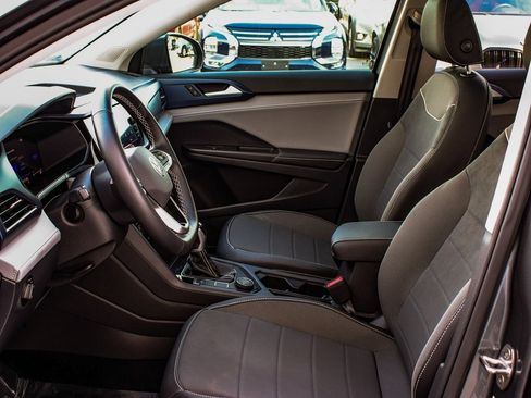 Used 2024 Volkswagen Taos SE w/ Panoramic Sunroof Package image 32