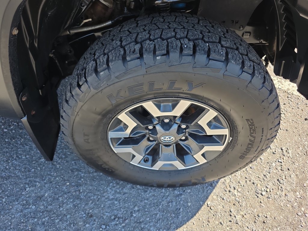 Used 2019 Toyota Tacoma TRD Off-Road w/ Technology Package AWD/4WD image 39