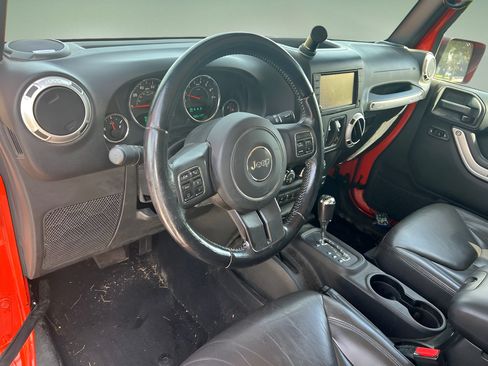 Used 2015 Jeep Wrangler Unlimited Sahara w/ Dual Top Group AWD/4WD image 14