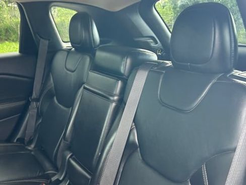 Used 2016 Jeep Cherokee Limited AWD/4WD image 32