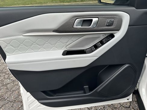 New 2026 Ford Explorer Platinum w/ LUX Leather Package image 32