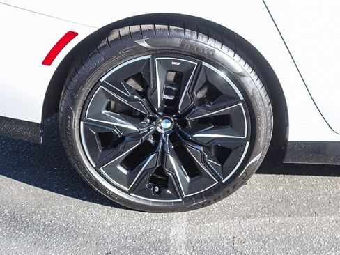 Used 2025 BMW 740i w/ Premium Package image 8