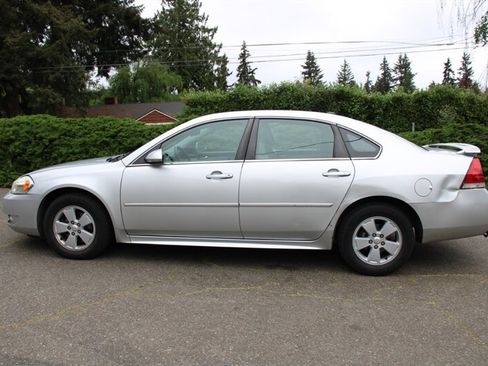 Used 2010 Chevrolet Impala LT w/ Luxury Edition Package FWD image 13