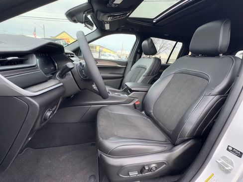 New 2026 Jeep Grand Cherokee Altitude image 13