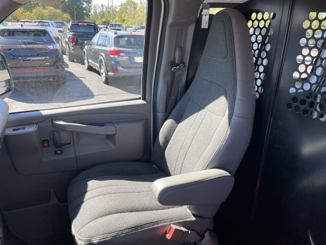 Used 2025 Chevrolet Express 2500 w/ Driver Convenience Package RWD image 11
