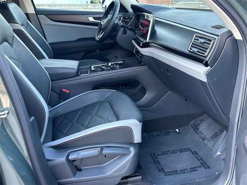 Used 2025 Volkswagen Atlas Peak Edition SE image 12