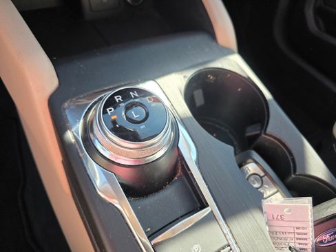 Used 2020 Ford Escape SEL image 9