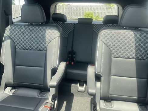 Used 2025 GMC Acadia Denali AWD/4WD image 35