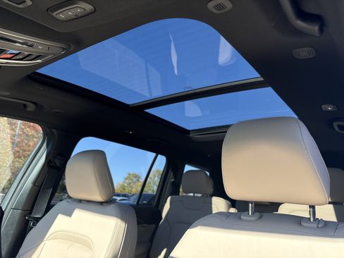 New 2025 Jeep Grand Cherokee L Limited image 23