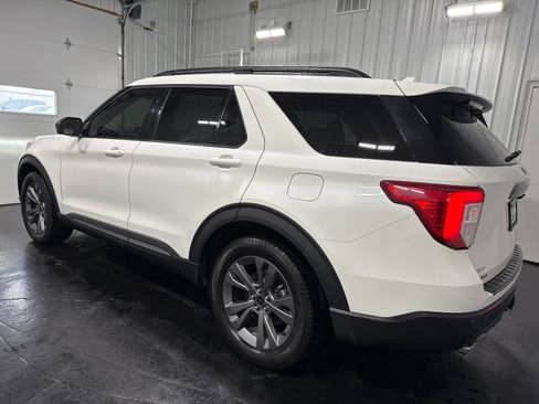 Used 2021 Ford Explorer XLT w/ Equipment Group 202A AWD/4WD image 2