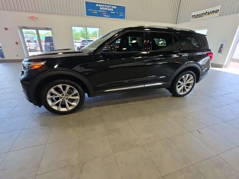 Used 2022 Ford Explorer Platinum w/ Equipment Group 601A AWD/4WD image 13