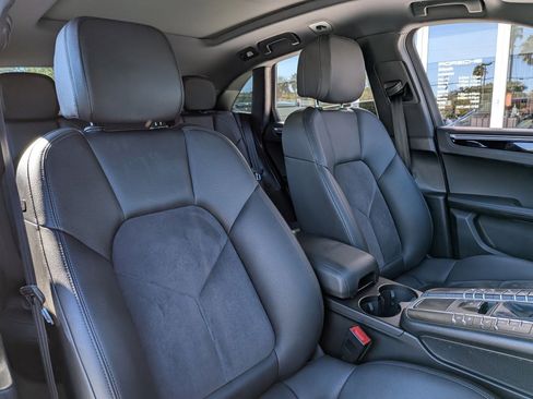 Used 2021 Porsche Macan S image 26