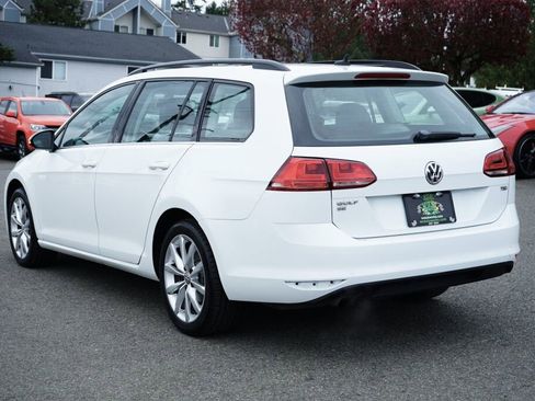 Used 2016 Volkswagen Golf SE w/ Lighting Package image 3