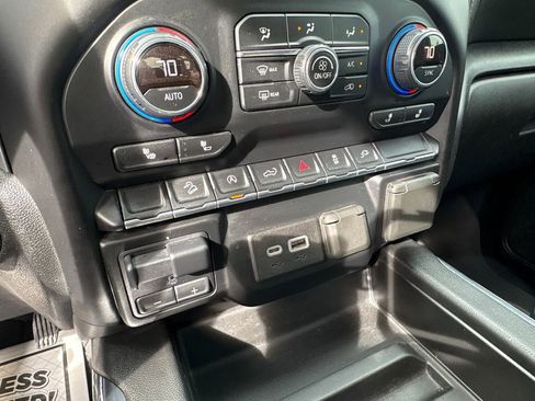 Used 2019 Chevrolet Silverado 1500 RST image 26