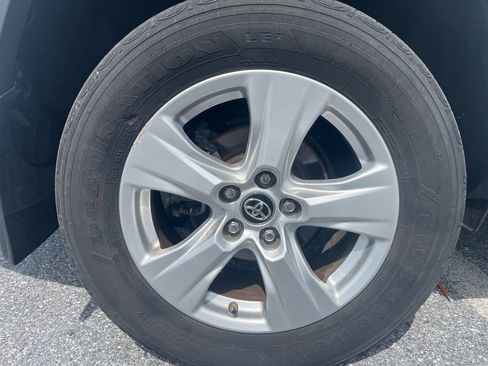 Used 2019 Toyota RAV4 XLE w/ Convenience Package AWD/4WD image 11
