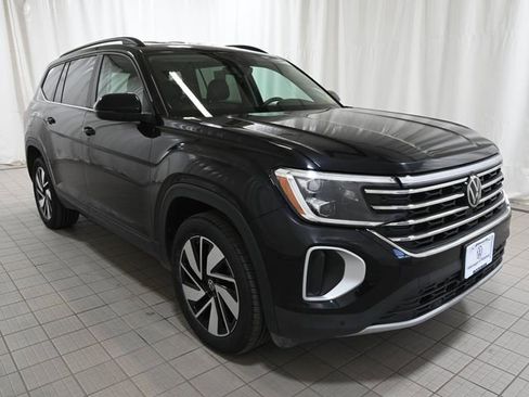 Used 2025 Volkswagen Atlas SE AWD/4WD image 16