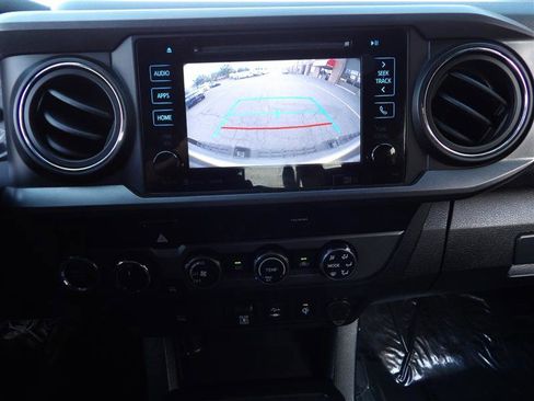 Used 2019 Toyota Tacoma TRD Sport image 15