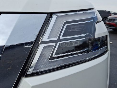 Certified 2024 Nissan Armada Platinum w/ Captain's Chairs Package image 9