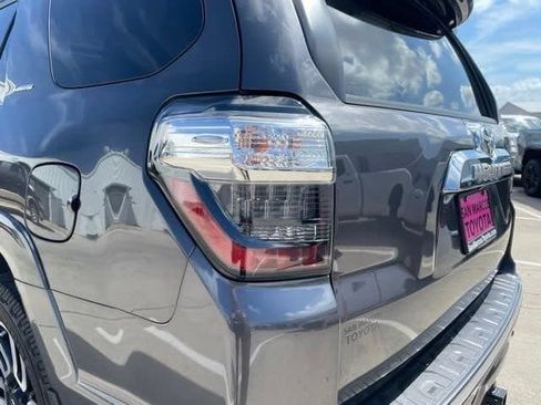 Used 2022 Toyota 4Runner Limited AWD/4WD image 31