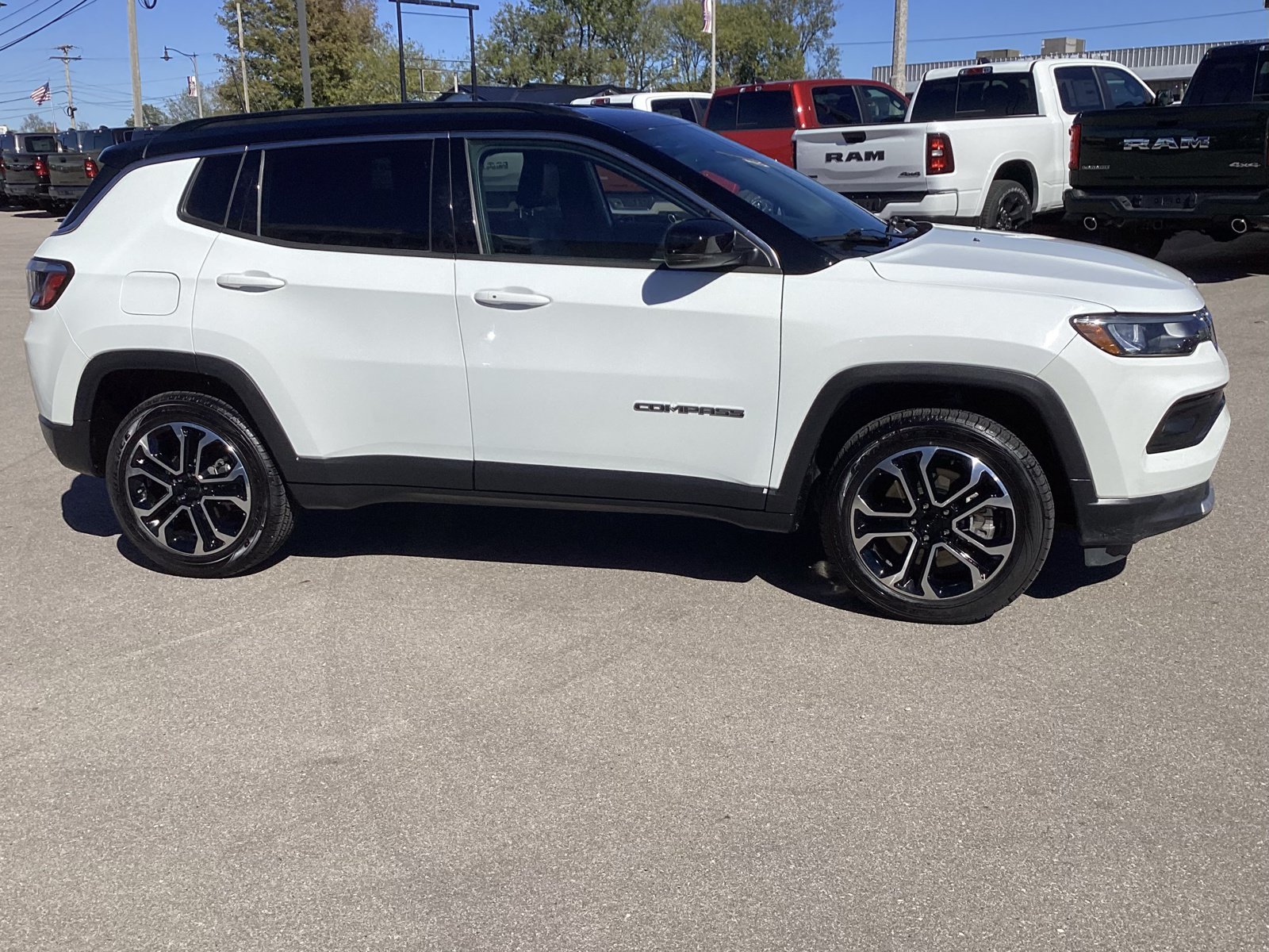 Used 2024 Jeep Compass Limited AWD/4WD image 4