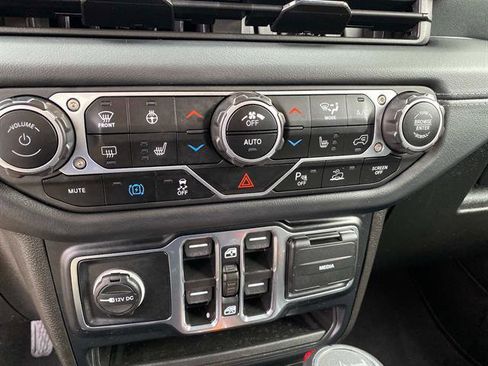 Used 2024 Jeep Wrangler High Altitude image 17