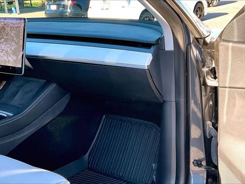 Used 2021 Tesla Model Y Long Range image 18