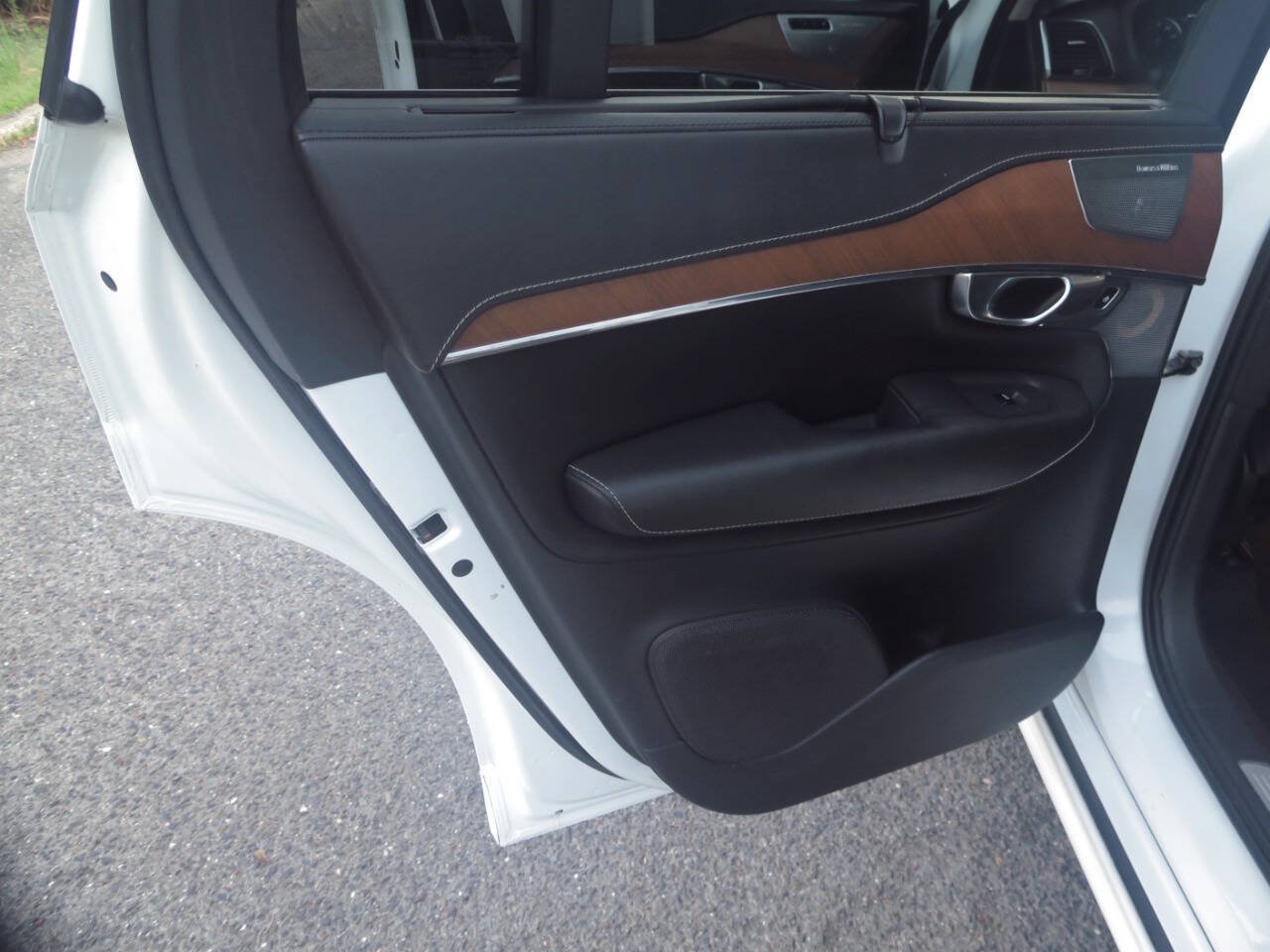 Used 2017 Volvo XC90 T8 Inscription w/ Luxury Package AWD/4WD image 33
