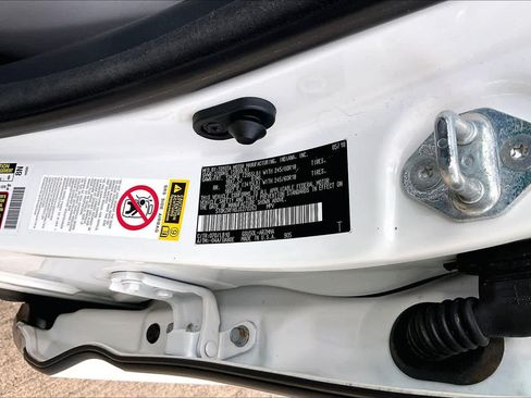 Used 2018 Toyota Highlander XLE FWD image 32