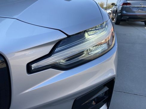 Used 2022 Volvo S60 B5 Momentum w/ Premium Package image 8