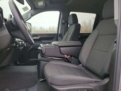 New 2026 GMC Sierra 3500 SLE AWD/4WD image 4