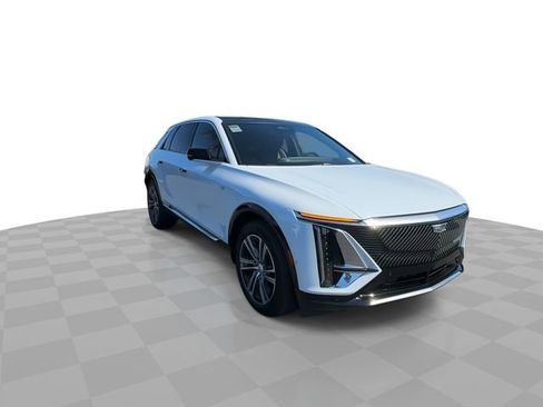 New 2026 Cadillac Lyriq Luxury image 2