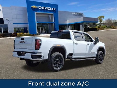 Used 2025 GMC Sierra 2500 AT4 image 9