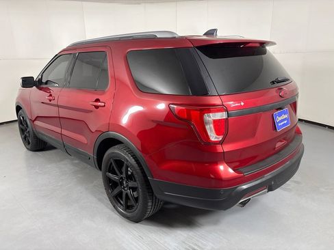 Used 2019 Ford Explorer XLT FWD image 6