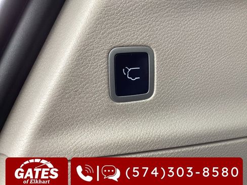 Used 2024 Chrysler Pacifica Touring-L image 12