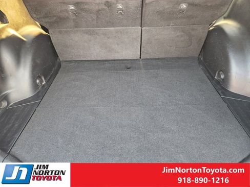 Used 2018 Toyota RAV4 LE image 33