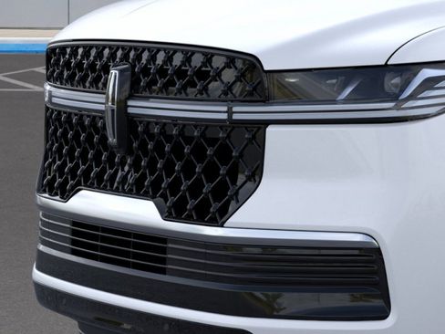 New 2026 Lincoln Navigator Reserve w/ Jet Appearance Package AWD/4WD image 17