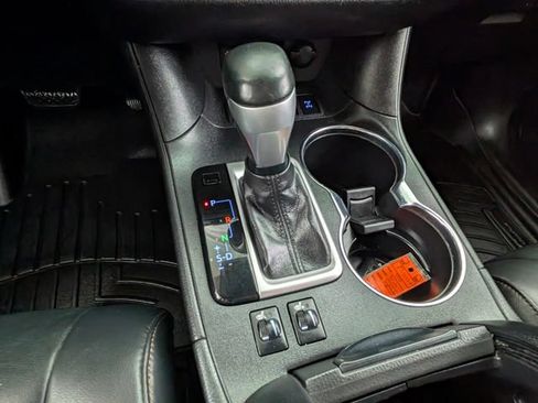 Used 2019 Toyota Highlander XLE AWD/4WD image 30