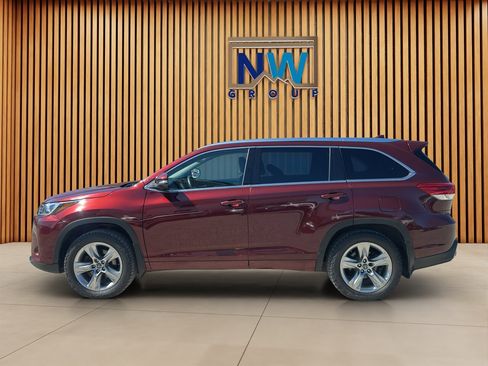 Used 2017 Toyota Highlander Limited image 22
