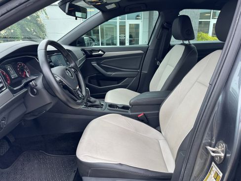 Used 2020 Volkswagen Jetta R-Line FWD image 9